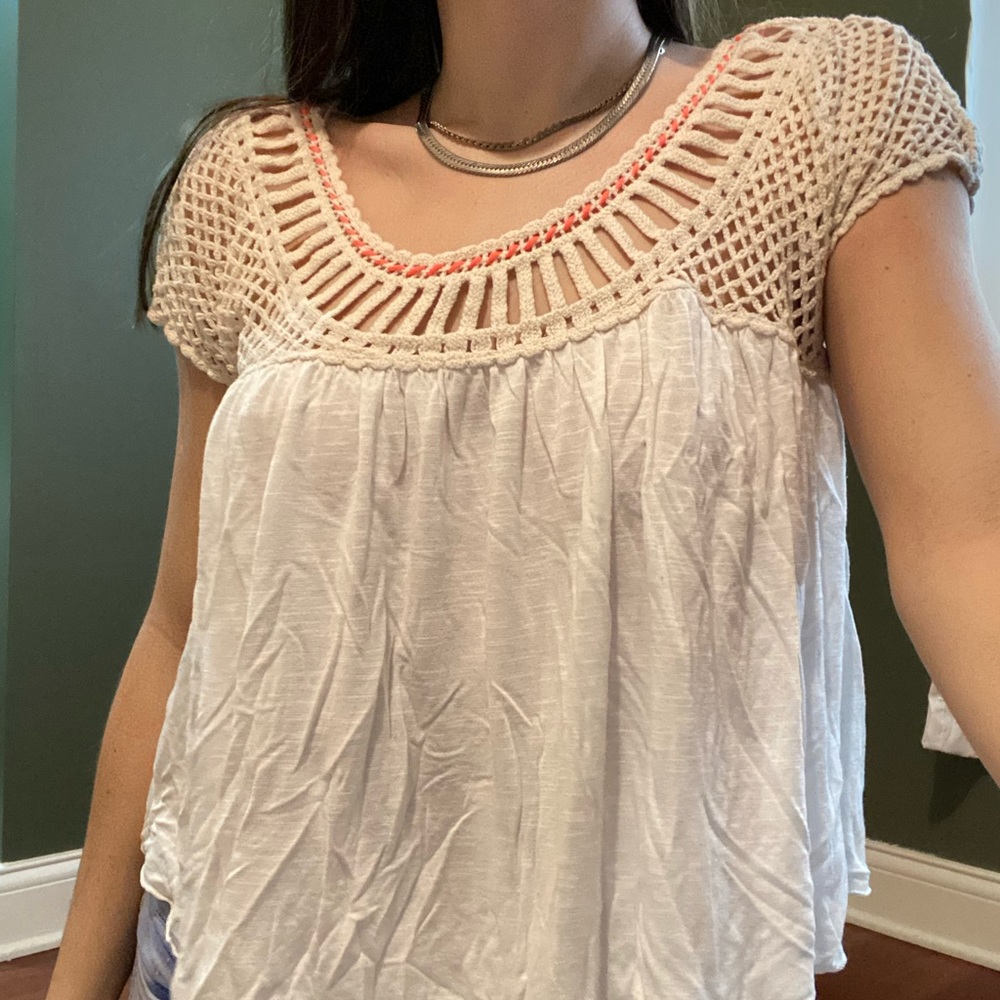 White top with knit detail